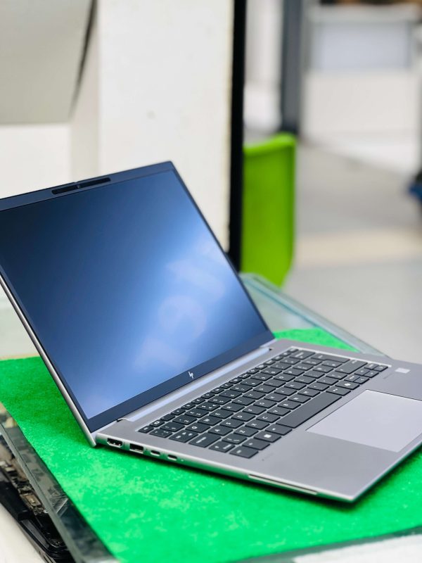 Hp Zbook Fire-Fly G11 mobile workstation Amd Ryzen 5 pro 8640hs